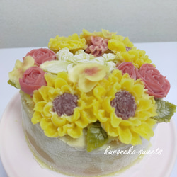 台湾カステラのフラワーケーキ（秘密の花園　ひまわり×妖精）グルテンフリー、さつま芋スイーツのデコレーションケーキ 3枚目の画像