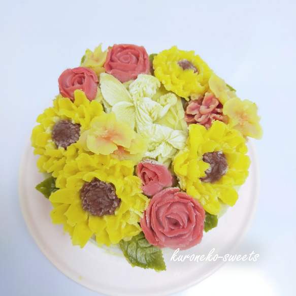 台湾カステラのフラワーケーキ（秘密の花園　ひまわり×妖精）グルテンフリー、さつま芋スイーツのデコレーションケーキ 1枚目の画像