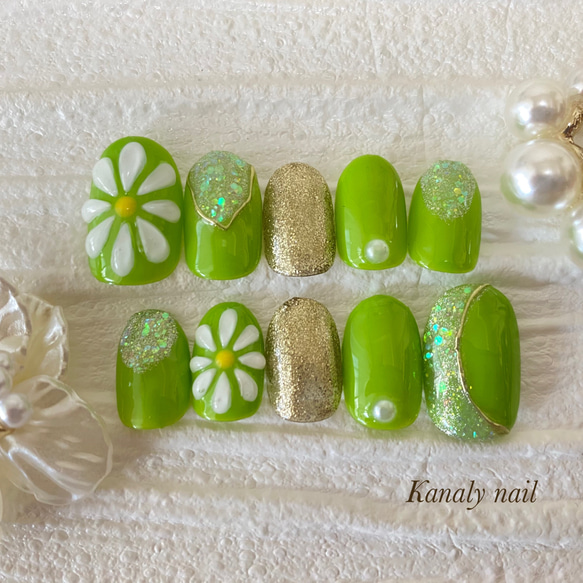 ぷっくりフラワー 夏らしいグリーンのネイルチップ ネイルチップ