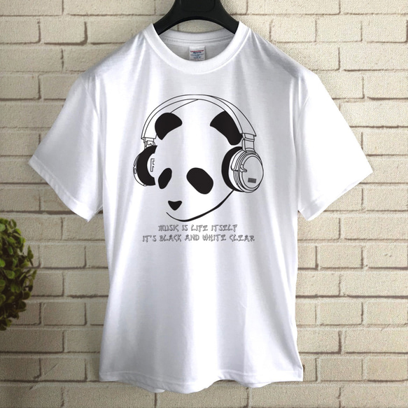 Music is life itself / It's black and white clear / Tシャツ 2枚目の画像