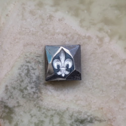 ドイツヴィンテージ　Fleur de lis　インタリオ　18×18mm　セッティング付き 3枚目の画像