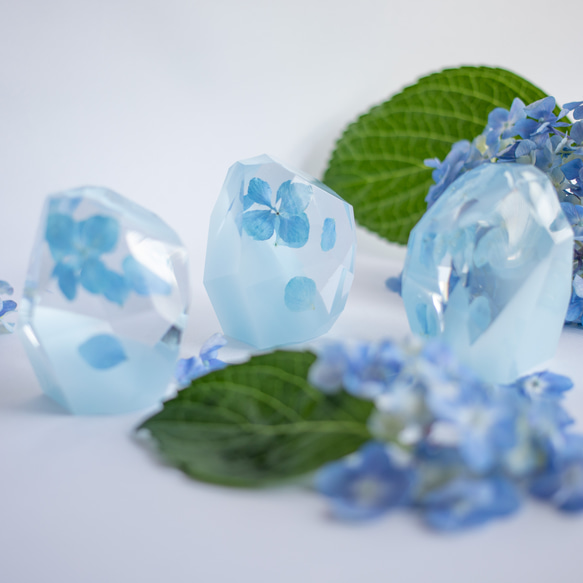 蒼花石 Hydrangea Epoxite ~2024年梅雨を閉じ込めた紫陽花の石~ 本物の紫陽花を使用 7枚目の画像