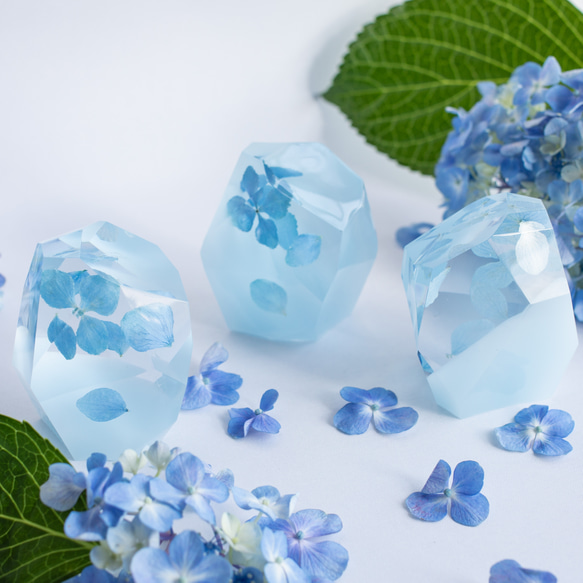 蒼花石 Hydrangea Epoxite ~2024年梅雨を閉じ込めた紫陽花の石~ 本物の紫陽花を使用 4枚目の画像