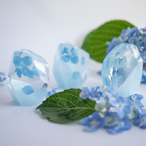 蒼花石 Hydrangea Epoxite ~2024年梅雨を閉じ込めた紫陽花の石~ 本物の紫陽花を使用 6枚目の画像
