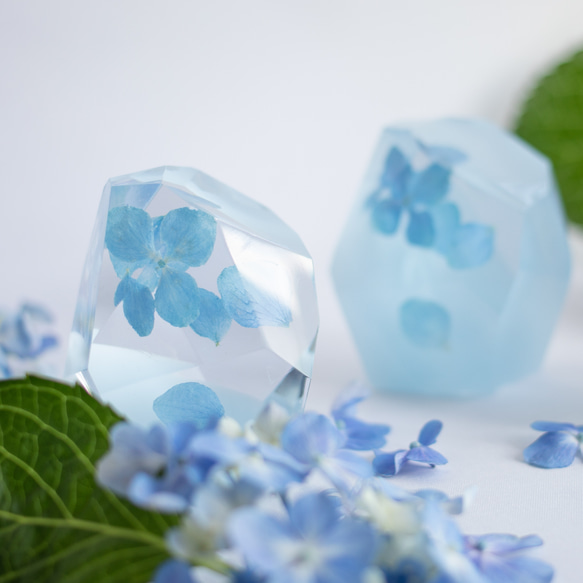 蒼花石 Hydrangea Epoxite ~2024年梅雨を閉じ込めた紫陽花の石~ 本物の紫陽花を使用 2枚目の画像
