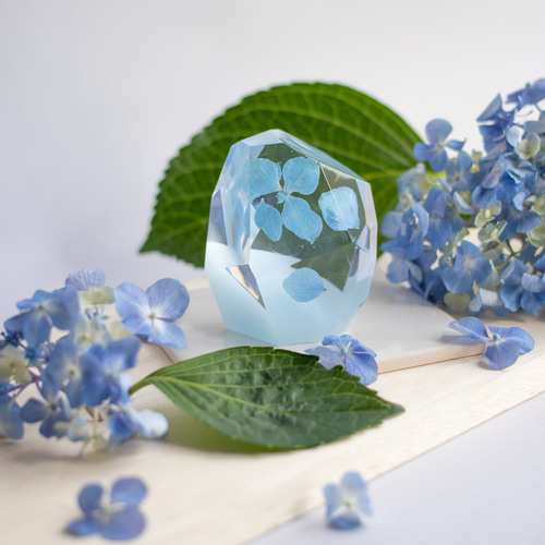 蒼花石 Hydrangea Epoxite ~2025年梅雨を閉じ込めた紫陽花の石