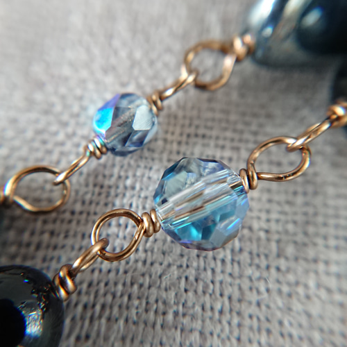 オニキス・チェコビーズのミスティックなブラックシャイニーロング