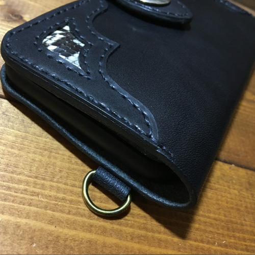 レッドダイヤモンドパイソン　栃木ブラックレザー　コンチョ式スマホケース レッドダイヤモンドパイソン 栃木ブラックレザー コンチョ式