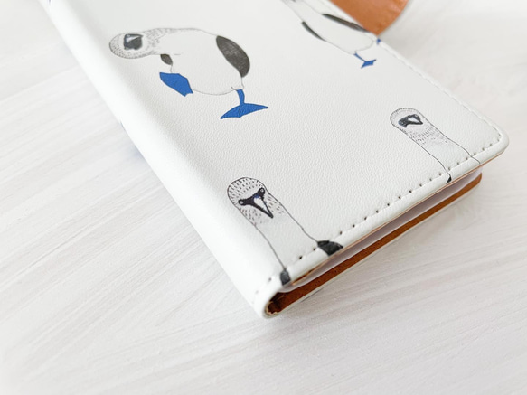 白いアオアシカツオドリの手帳型スマホケース【iPhone/Android】 2枚目の画像