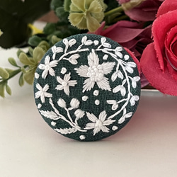 刺繍ブローチ ヘアゴム 猫 ブローチ ハチワレ猫 ホタルブクロ