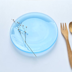 「アクアマリン色の水たまり」丸いガラス皿　プレート　食器　皿　がらす　ガラス工芸　波紋　海　夏 3枚目の画像