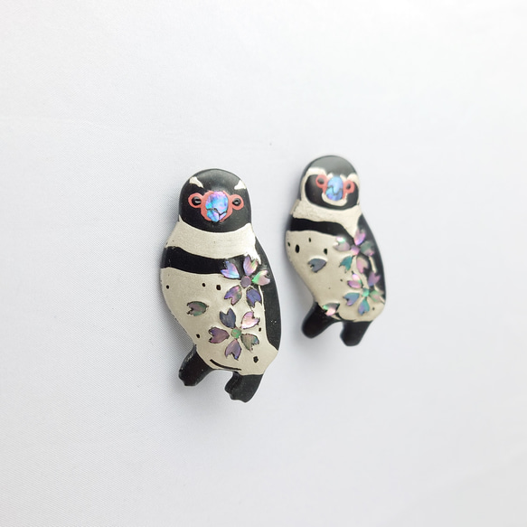 フンボルトペンギン桜螺鈿 漆ブローチ 2枚目の画像
