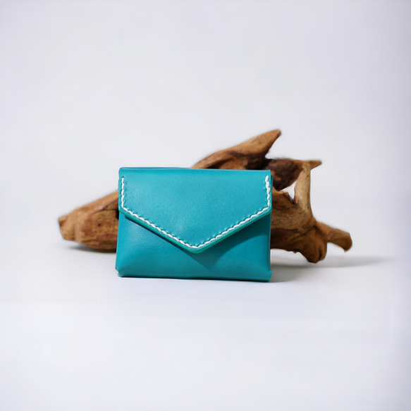 たっぷり入るふっくら可愛いターコイズブルーのレザーカードケース