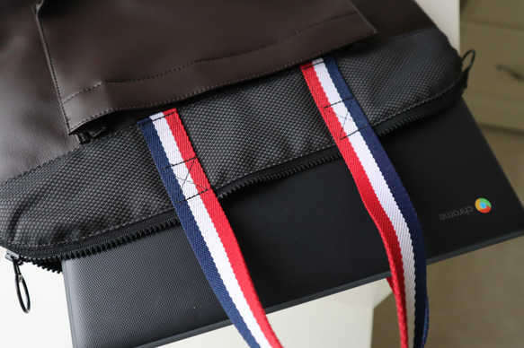新色ー専用タブレットPCバッグ（アダプターポケット付き）学校用品ーとても軽い本格合皮素材茶色 8枚目の画像