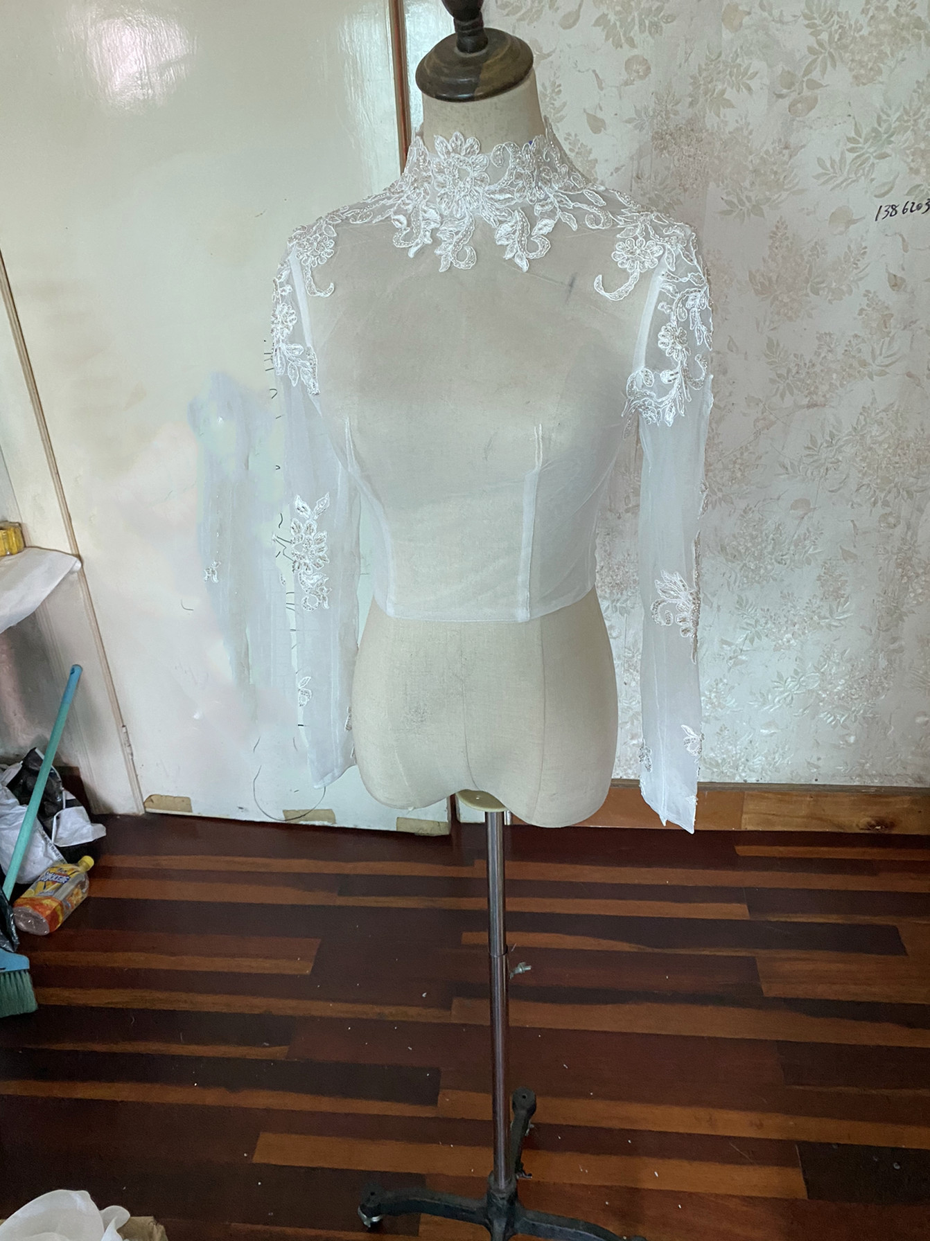 上品 なくるみボタン ハイネック レースボレロ トップス ウエディングドレス