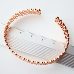 『在庫処分価格』金アレ対応 真鍮製 メタリック レース バングル 1個 4枚目の画像