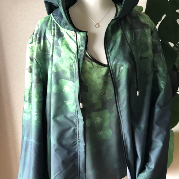 Green mist2 クリスマスローズ　レインコート　防水ジャケット 3枚目の画像