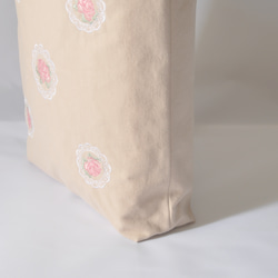 薔薇刺しゅう　フェミニントートバッグ（ミルクティーベージュ生地）　「A4ファイル対応」 3枚目の画像