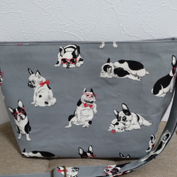 【受注製作】愛犬家のためのお散歩バッグ 犬柄ショルダーバッグフレブル　グレー　2タイプ 5枚目の画像