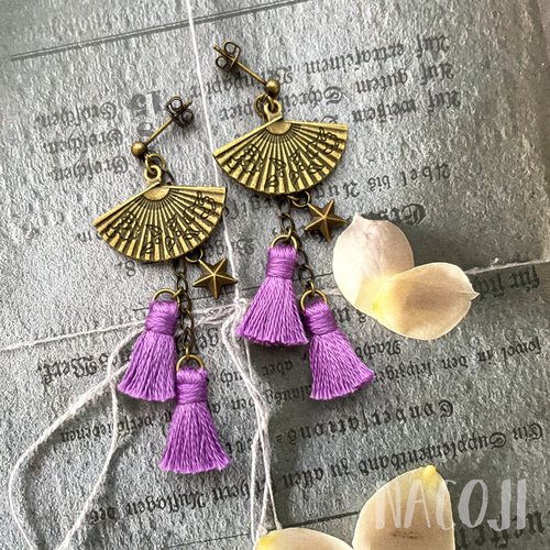 完売】扇とタッセルの和風ピアス はんなり若紫 ピアス（スタッド・一粒 