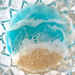 優しい色合い♪さざ波が幻想的な海レジンアートのガラス小物入れ(ターコイズブルー)・アクセサリートレイ 2枚目の画像