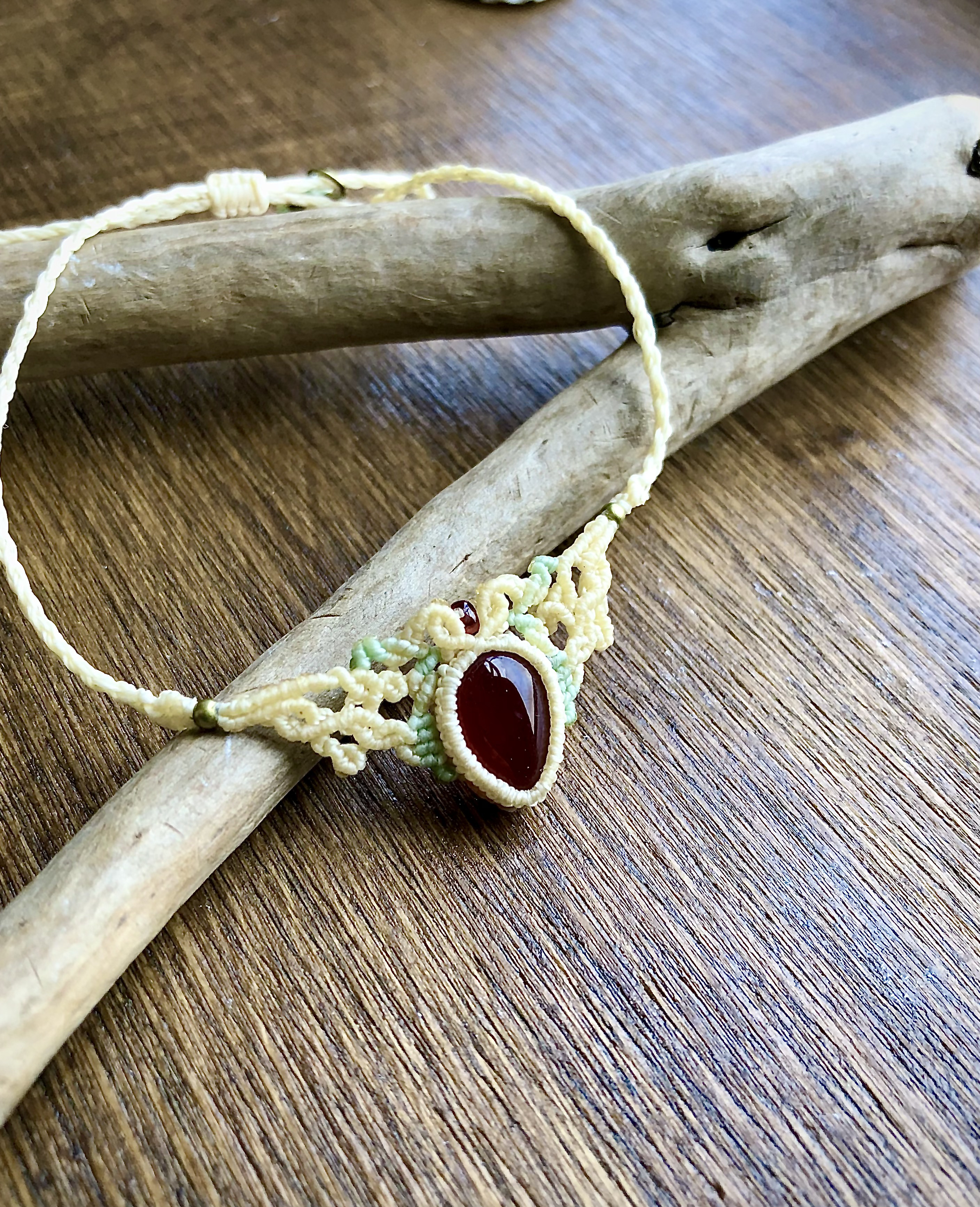 カーネリアンマクラメアンクレット