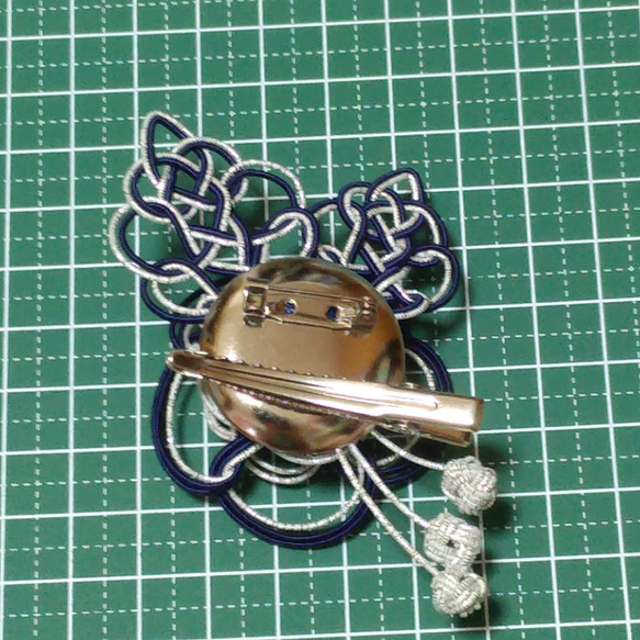 水引の花ミニコサージュBタイプ　ネイビー×銀 3枚目の画像
