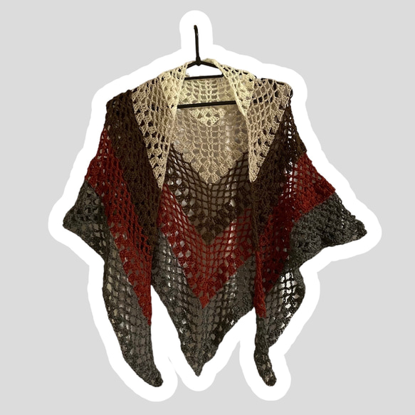 三角ショール　暖色系グラデーション　手編み　軽い　ハンドメイド　おしゃれ　羽織り 2枚目の画像