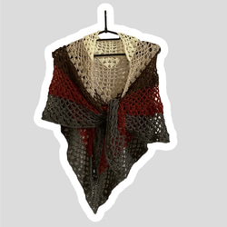 三角ショール　暖色系グラデーション　手編み　軽い　ハンドメイド　おしゃれ　羽織り 3枚目の画像