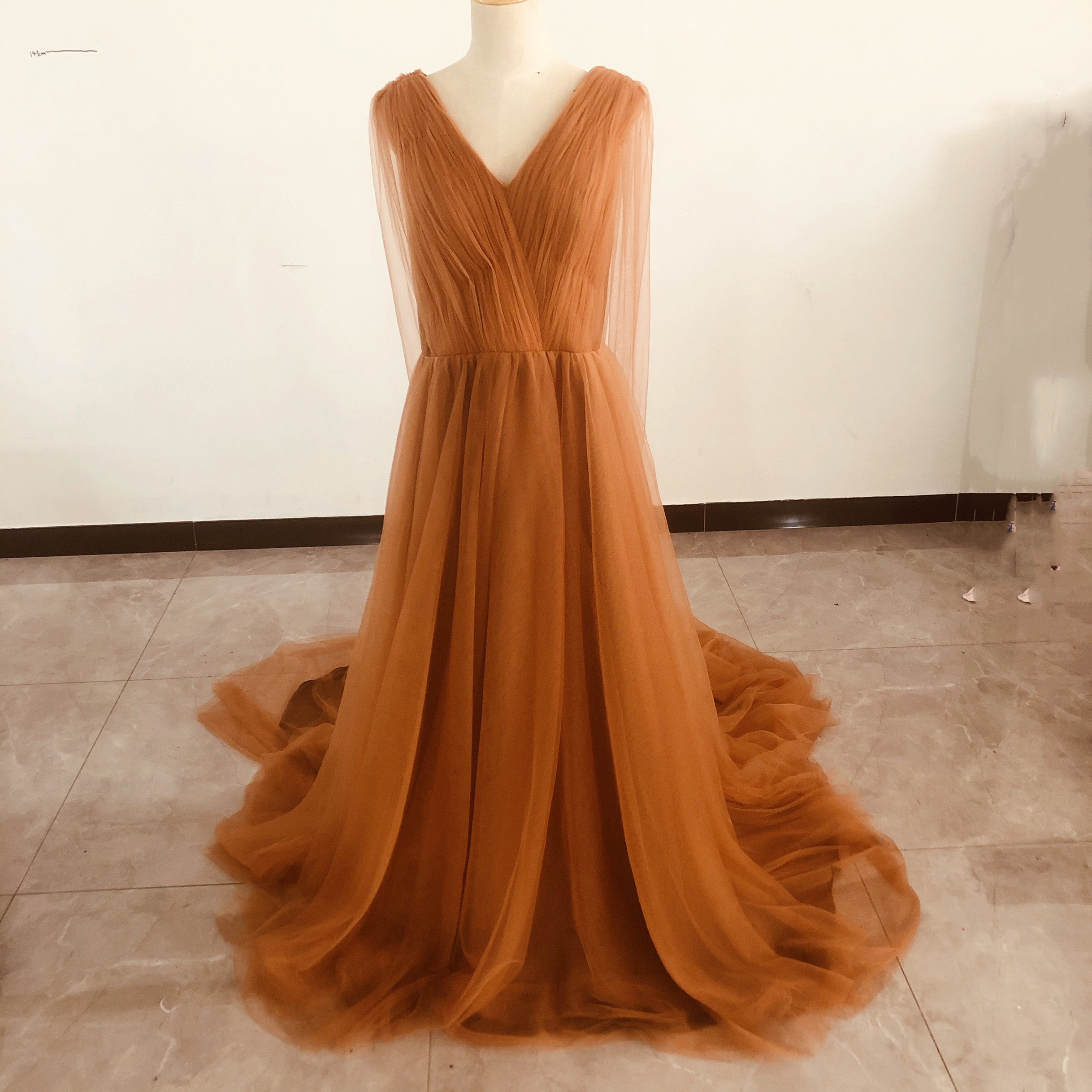 人気上昇！カラードレス  テラコッタ色  Vネック   ドレス ソフトチュ./2次会/挙式/前撮り