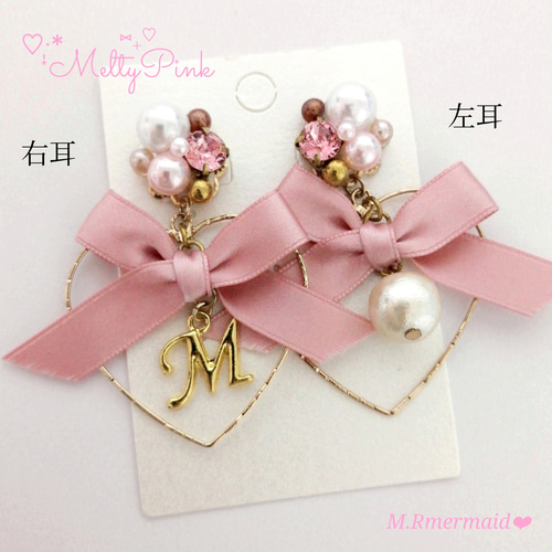 ミニピンクリボンとキラキラハートのローズビジューピアス