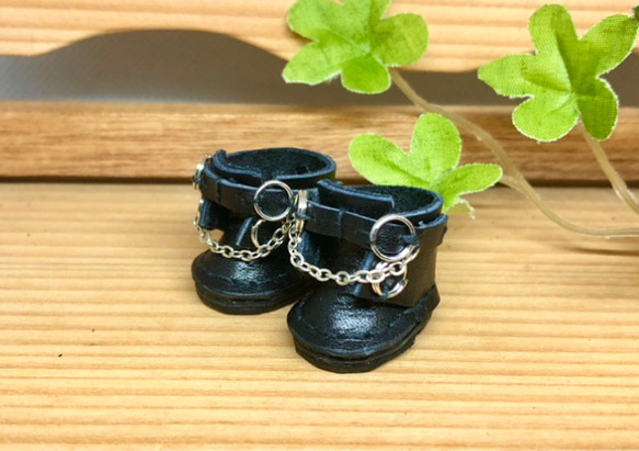 森き　丸厚底チェーンブーツ一足　miniature boots. 2枚目の画像