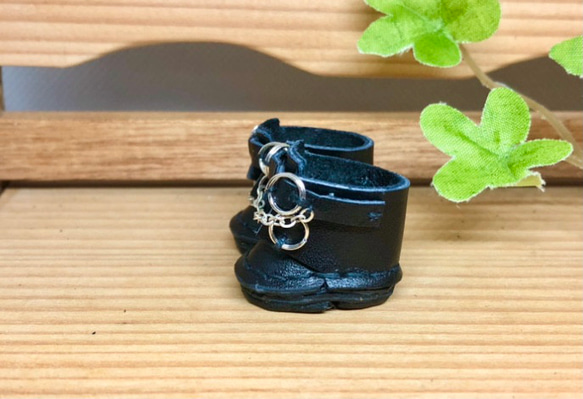 森き　丸厚底チェーンブーツ一足　miniature boots. 3枚目の画像