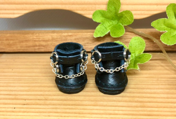 森き　丸厚底チェーンブーツ一足　miniature boots. 5枚目の画像