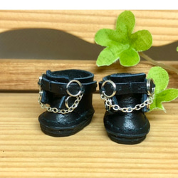 森き　丸厚底チェーンブーツ一足　miniature boots. 1枚目の画像