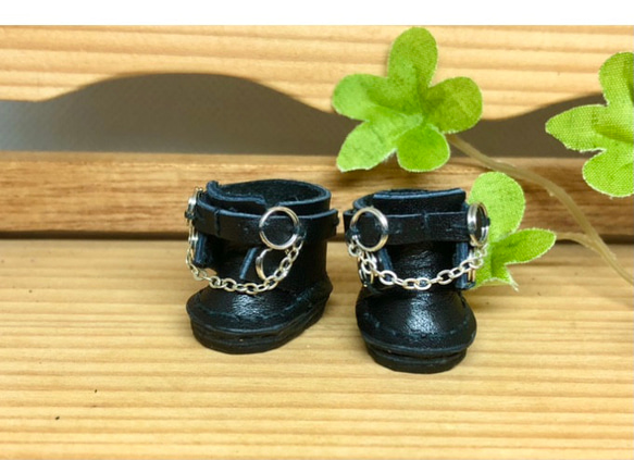 森き　丸厚底チェーンブーツ一足　miniature boots. 1枚目の画像