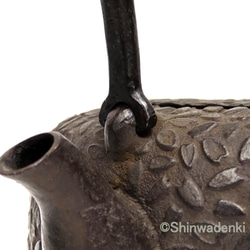 南部鐵器 鐵瓶 手工鐵壺 岩戶賢一郎 平丸小櫻1.2L 日本製 第9張的照片