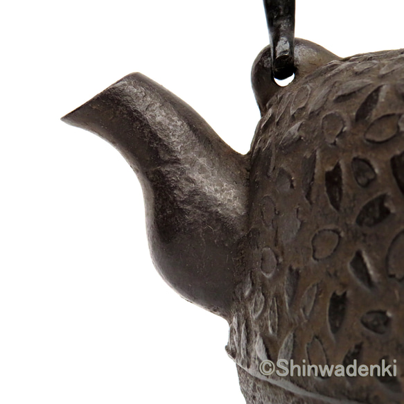 南部鐵器 鐵瓶 手工鐵壺 岩戶賢一郎 平丸小櫻1.2L 日本製 第11張的照片