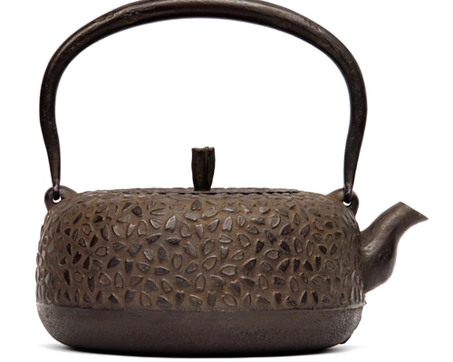 南部鉄器　岩戸賢一郎作　平丸型鉄瓶 予約販売】南部鉄器 鉄瓶 岩戸賢一郎作 平丸小桜1.2L 内面漆焼付・酸化