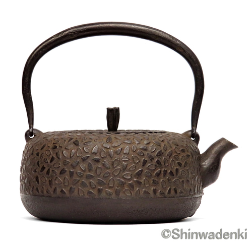 南部鉄器 鉄瓶 岩戸賢一郎作 平丸小桜1.2L 内面漆焼付・酸化被膜仕上