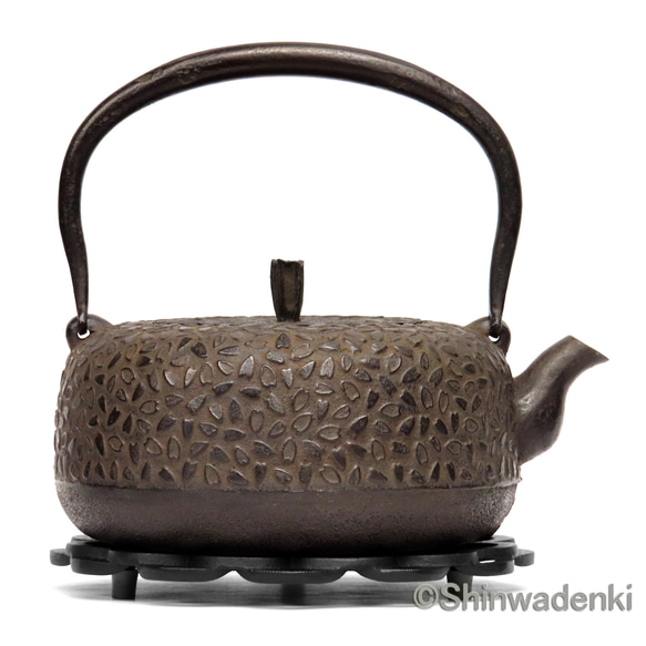 南部鐵器 鐵瓶 手工鐵壺 岩戶賢一郎 平丸小櫻1.2L 日本製 第16張的照片