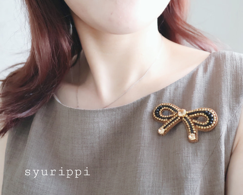 ビーズ刺繍ブローチ　バラぶどう　シルクリボン　スワロフスキークリスタル ビーズ刺繍ブローチ バラぶどう シルクリボン スワロフスキー
