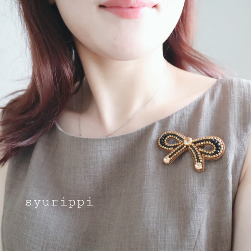 バイカラー☆リボンのビーズ刺繍ブローチ ブローチ beads syurippi 