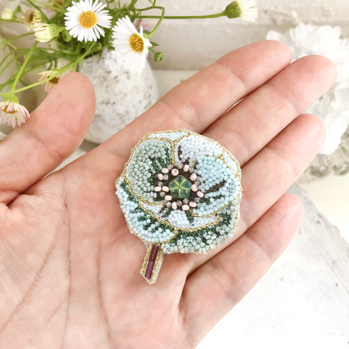 オートクチュールビーズ刺繍「花びらブローチ」の作り方｜ぬくもり