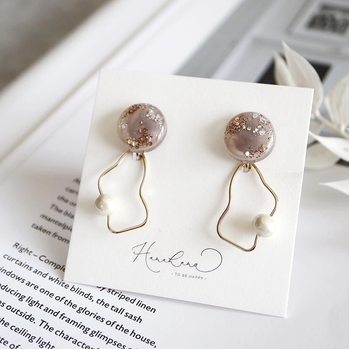 シックなニュアンスカラーの上品フープピアス／イヤリング ピアス