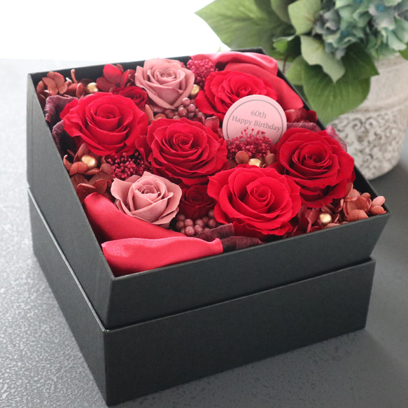 選べるメッセージ｜豪華な赤いバラのサプライズフラワーボックス｜記念日・還暦祝い・退職祝い　pre.072 4枚目の画像