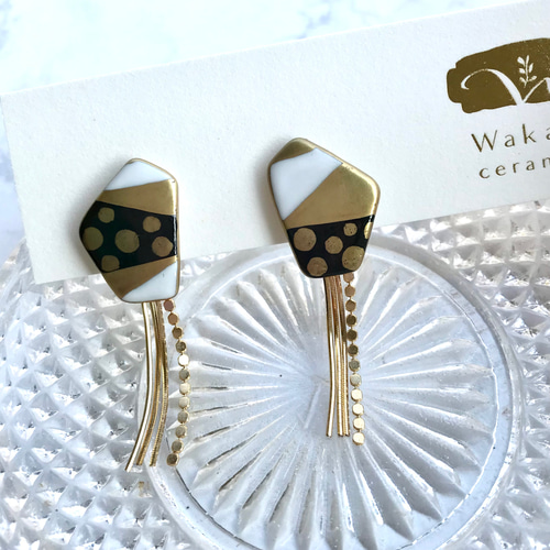 揺れるチェーン☆モノトーンドットピアス/イヤリング 多角形 ピアス 