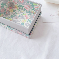 ❤︎ Petite boîte~名刺サイズの箱~カードケース~輸入リバティ ベッツィ 5枚目の画像