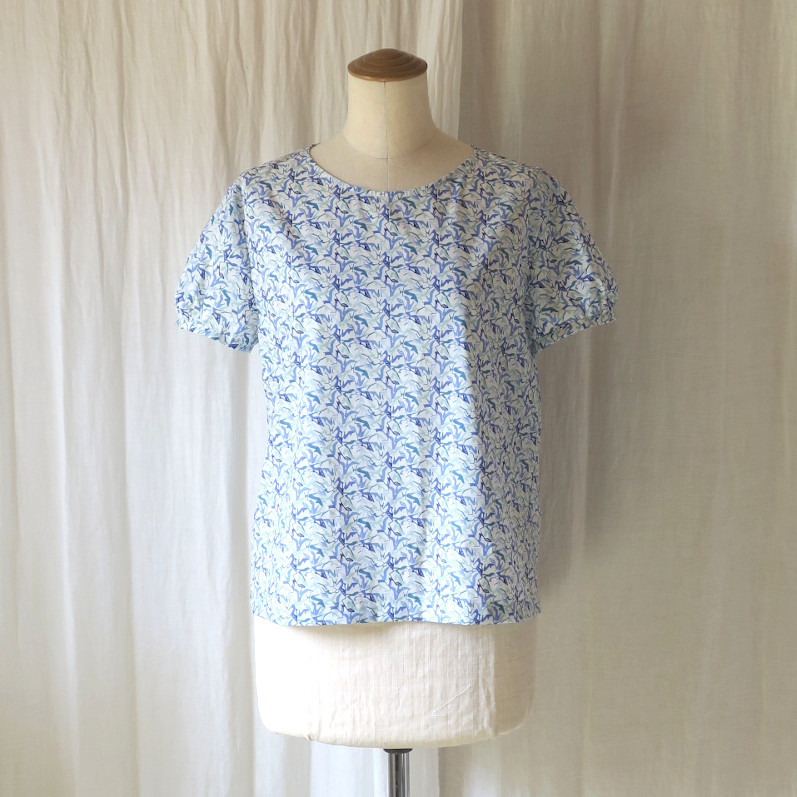 リバティのブラウス（Clara  ブルー）