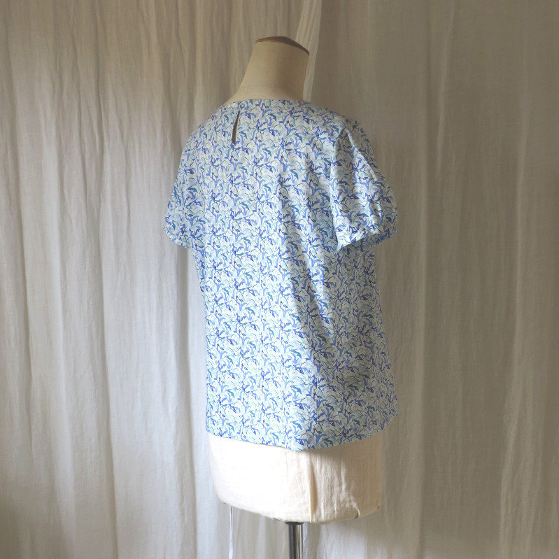 リバティのブラウス（Clara  ブルー）